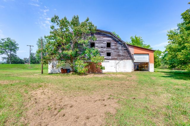 707 Summertown Hwy, Hohenwald, TN 38462