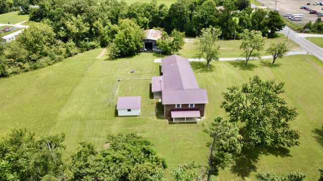 707 Summertown Hwy, Hohenwald, TN 38462