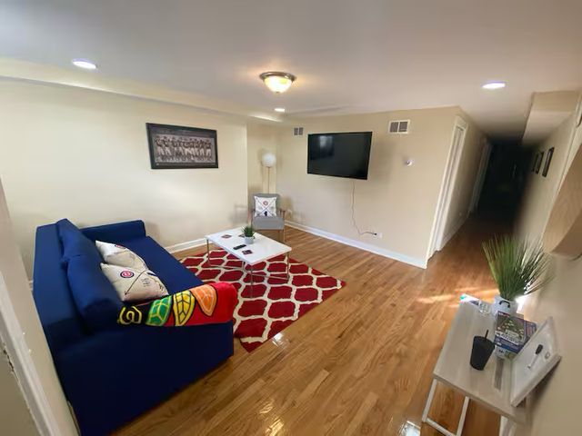 3600 S Giles Avenue G, Chicago, IL 60653