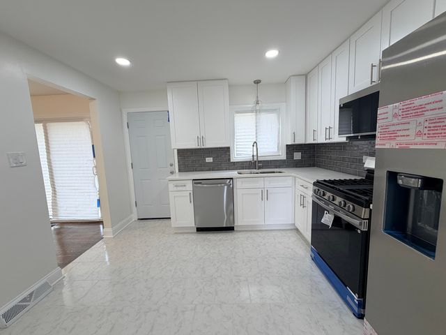 15203 Waterman Drive, South Holland, IL 60473
