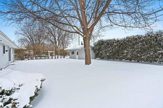 2405 N ERB STREET, Appleton, WI 54911