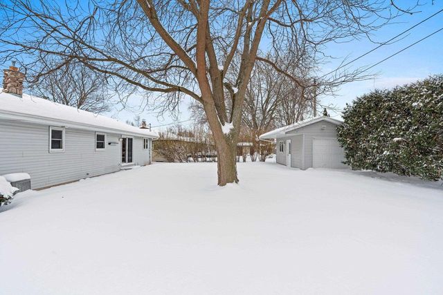 2405 N ERB STREET, Appleton, WI 54911