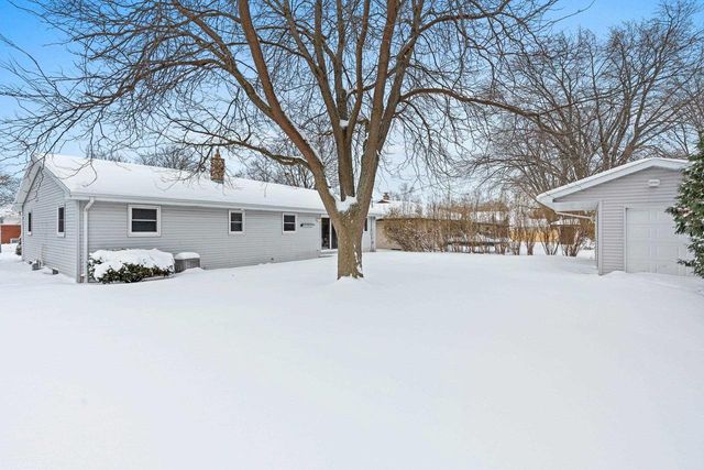 2405 N ERB STREET, Appleton, WI 54911