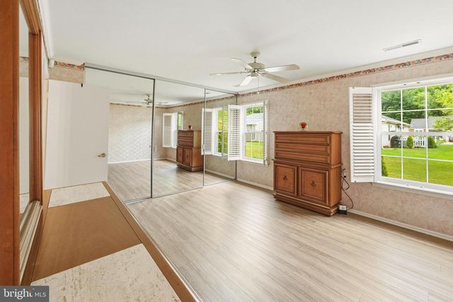28 WHITE STONE CT, Mount Laurel, NJ 08054