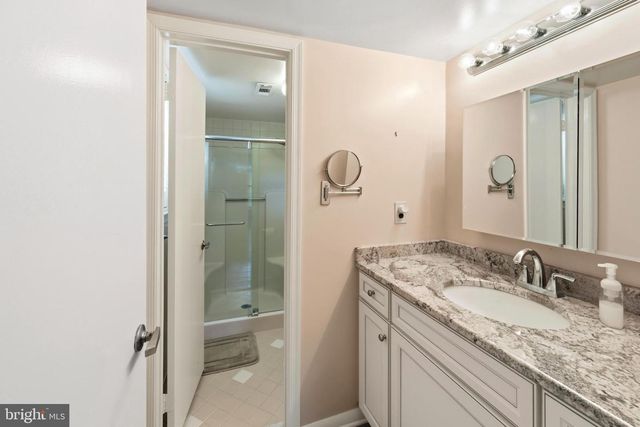 28 WHITE STONE CT, Mount Laurel, NJ 08054