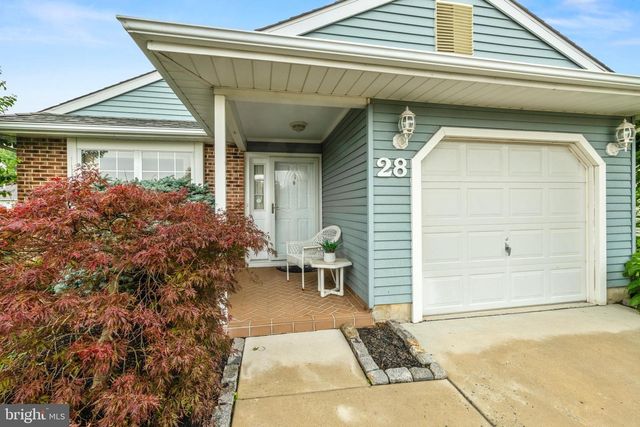 28 WHITE STONE CT, Mount Laurel, NJ 08054
