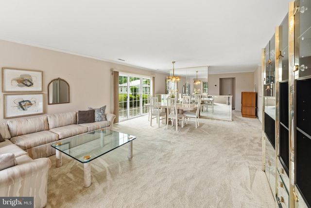 28 WHITE STONE CT, Mount Laurel, NJ 08054
