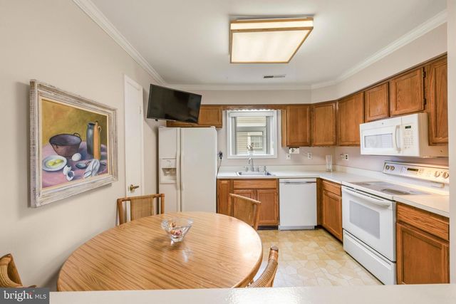 28 WHITE STONE CT, Mount Laurel, NJ 08054