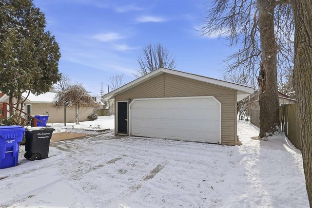 221 E WINNEBAGO STREET, Appleton, WI 54911