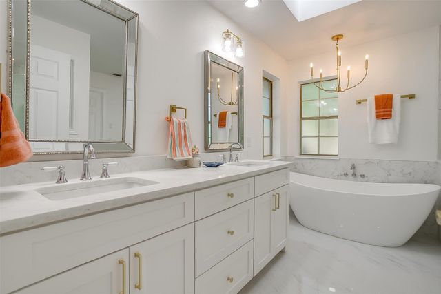 1401 Cheyenne Trail, Granbury, TX 76048