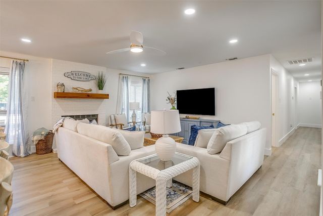 1401 Cheyenne Trail, Granbury, TX 76048