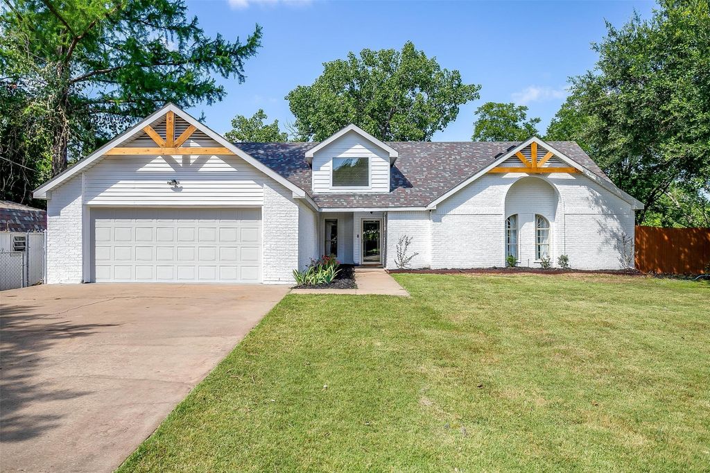 1401 Cheyenne Trail, Granbury, TX 76048