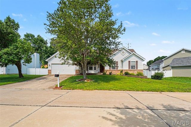 540 Crown Passage Drive, St Charles, MO 63303
