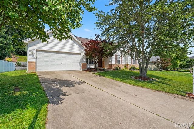 540 Crown Passage Drive, St Charles, MO 63303