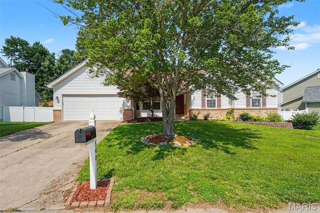 540 Crown Passage Drive, St Charles, MO 63303