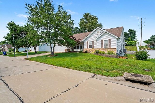 540 Crown Passage Drive, St Charles, MO 63303