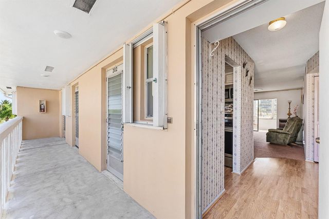 2191 NE 1st Court 202, Boynton Beach, FL 33435