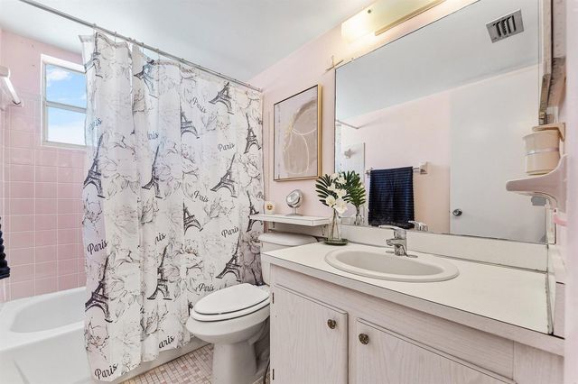 2191 NE 1st Court 202, Boynton Beach, FL 33435