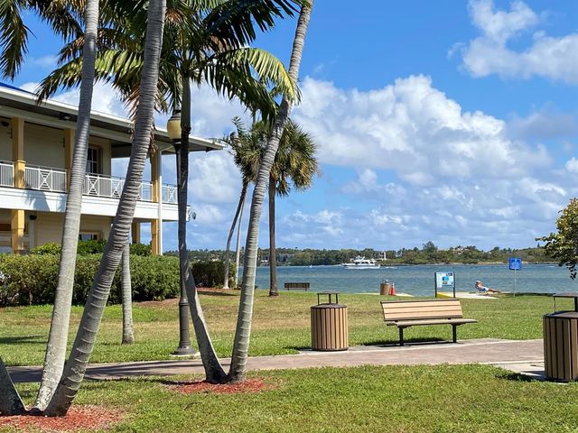 2191 NE 1st Court 202, Boynton Beach, FL 33435