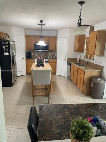 2645 SW 12th Sq SW, Vero Beach, FL 32968