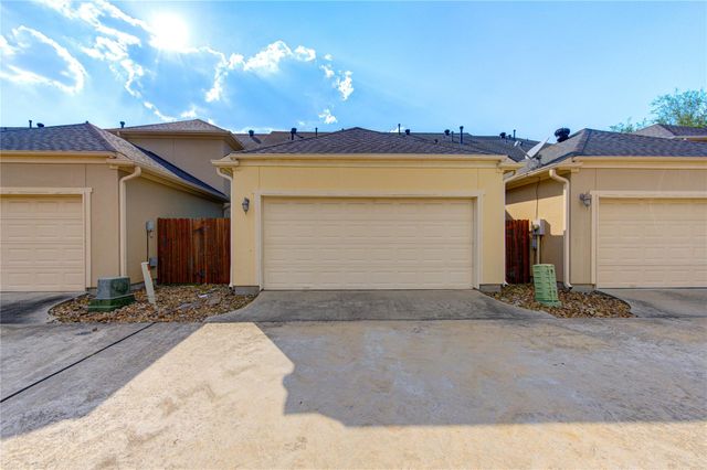 2011 Spring Cedar Lane, Houston, TX 77077
