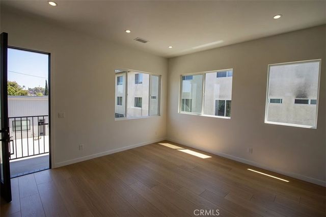 1056 Hoffman, Long Beach, CA 90813