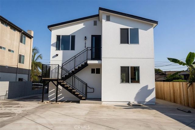 1056 Hoffman, Long Beach, CA 90813