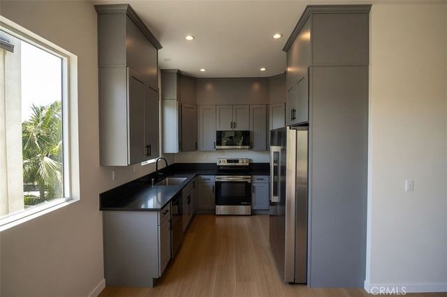1056 Hoffman, Long Beach, CA 90813