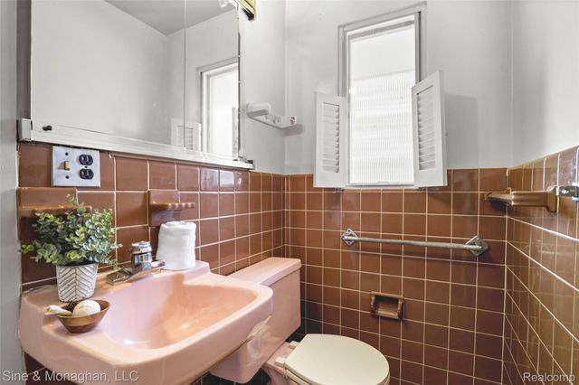 14302 Winston Avenue, Redford Charter Township, MI 48239