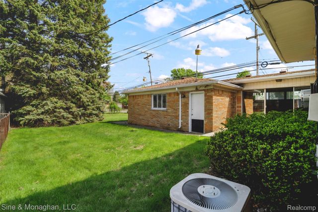 14302 Winston Avenue, Redford Charter Township, MI 48239