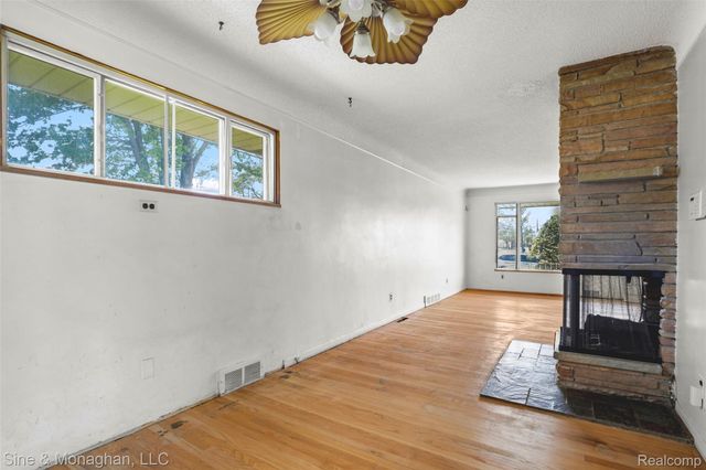14302 Winston Avenue, Redford Charter Township, MI 48239