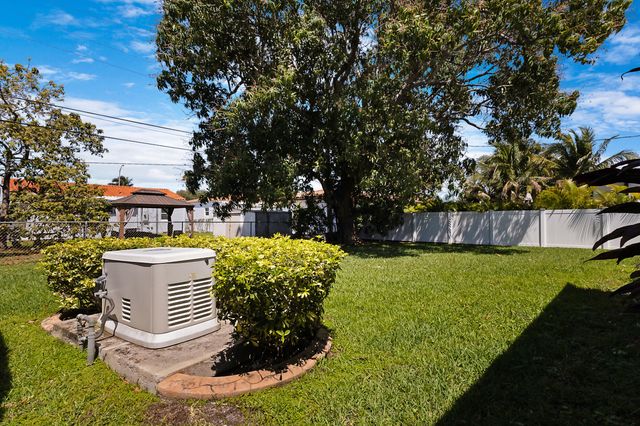 1555 71st Street, Miami Beach, FL 33141