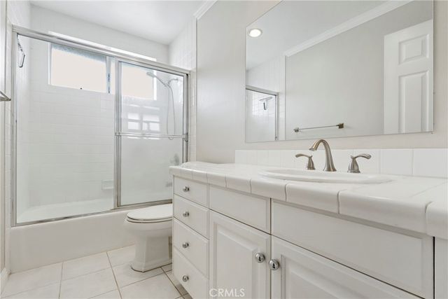 3327 California Avenue, Signal Hill, CA 90755