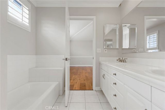 3327 California Avenue, Signal Hill, CA 90755
