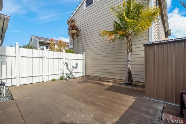3327 California Avenue, Signal Hill, CA 90755