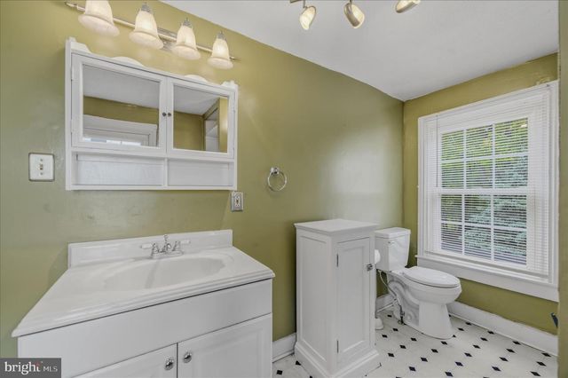 224 PENNSYLVANIA AVE, Martinsburg, WV 25404