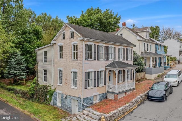 224 PENNSYLVANIA AVE, Martinsburg, WV 25404