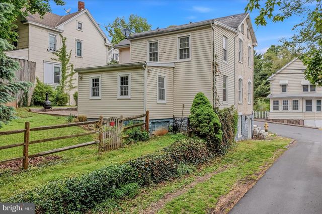 224 PENNSYLVANIA AVE, Martinsburg, WV 25404