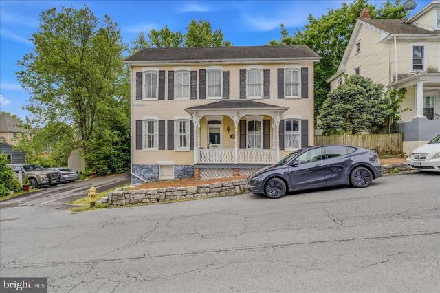 224 PENNSYLVANIA AVE, Martinsburg, WV 25404