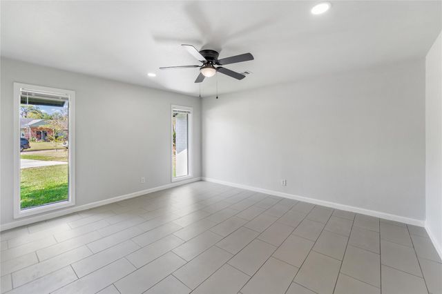 3203 Lazy Pine Lane, La Porte, TX 77571