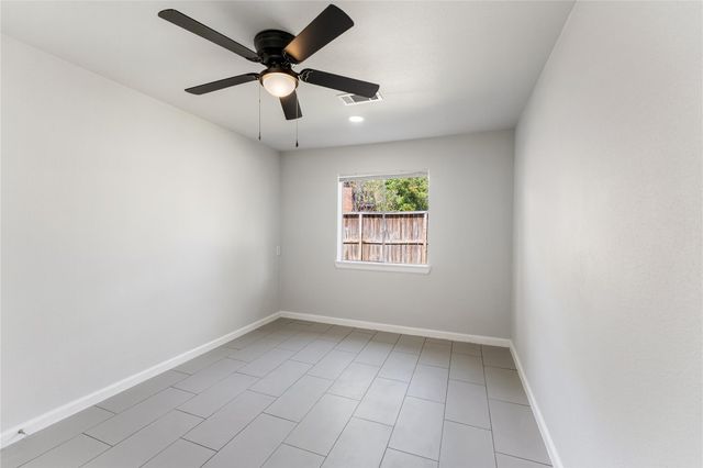 3203 Lazy Pine Lane, La Porte, TX 77571