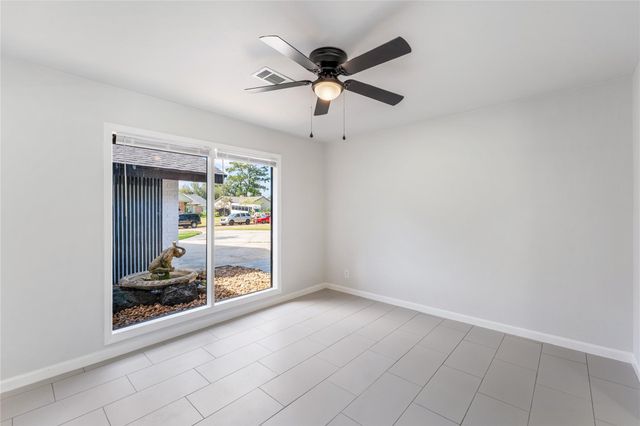 3203 Lazy Pine Lane, La Porte, TX 77571