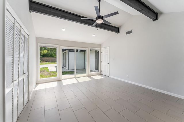 3203 Lazy Pine Lane, La Porte, TX 77571