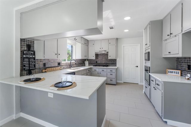 3203 Lazy Pine Lane, La Porte, TX 77571