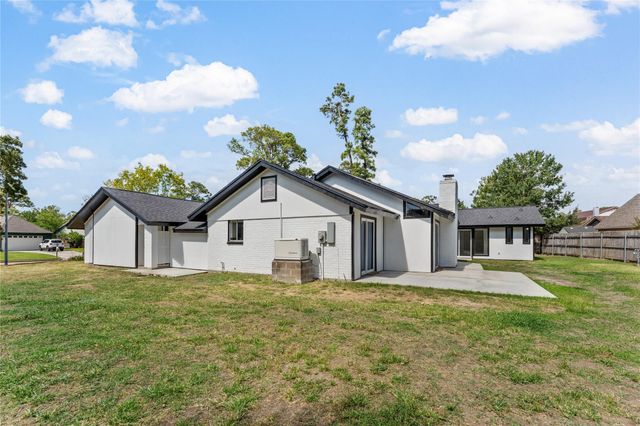 3203 Lazy Pine Lane, La Porte, TX 77571