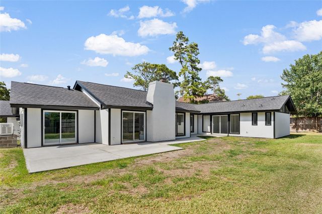 3203 Lazy Pine Lane, La Porte, TX 77571