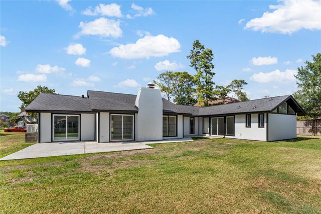 3203 Lazy Pine Lane, La Porte, TX 77571