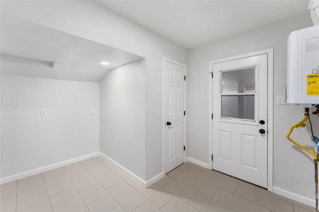 3203 Lazy Pine Lane, La Porte, TX 77571