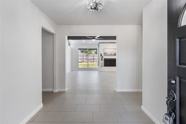 3203 Lazy Pine Lane, La Porte, TX 77571