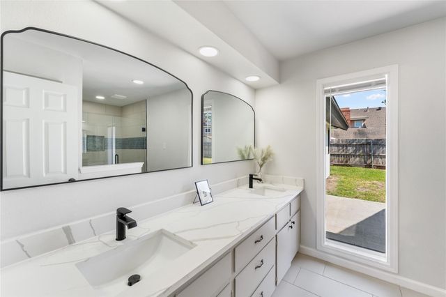 3203 Lazy Pine Lane, La Porte, TX 77571